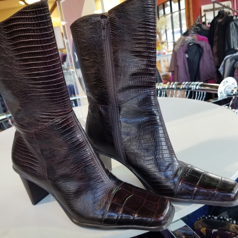 Boots - Picture 3 of 4